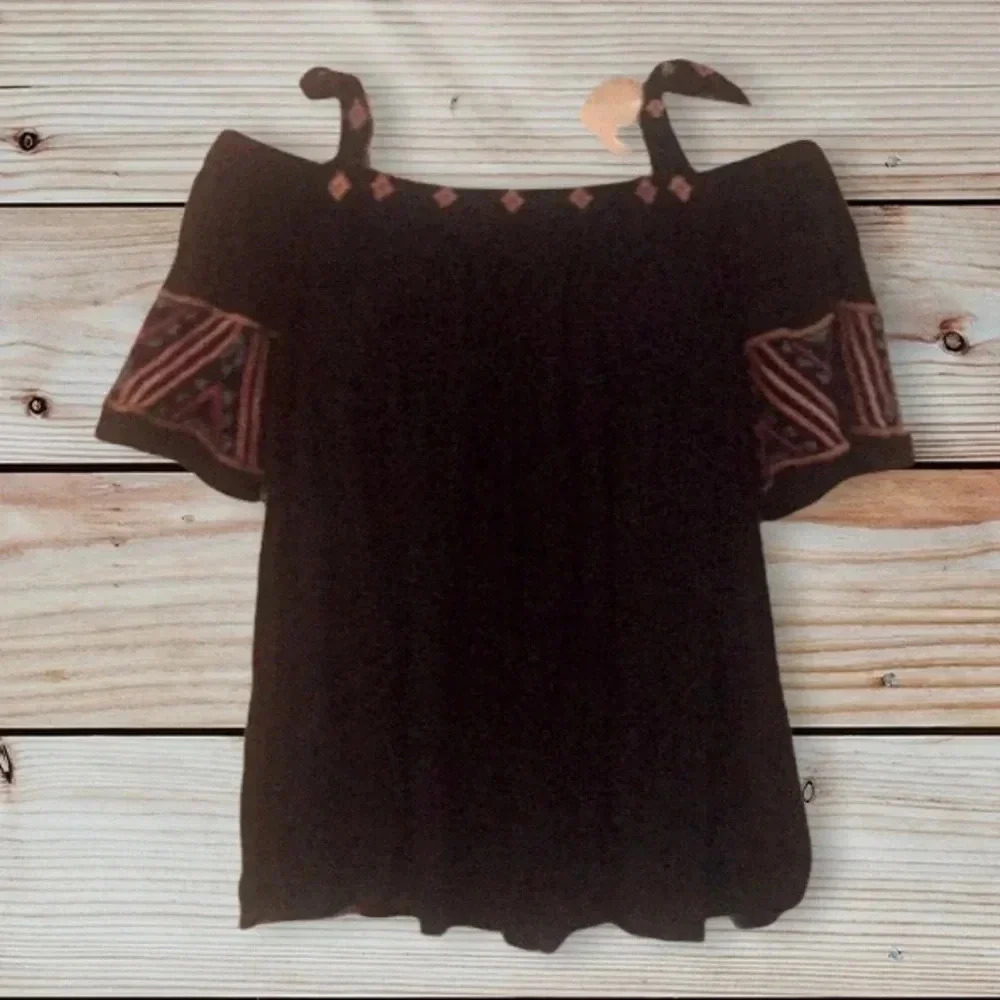 Japna Cold shoulder top